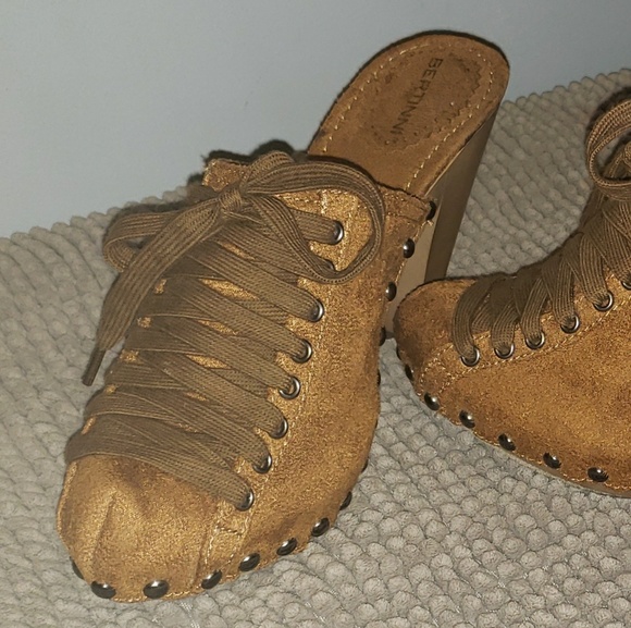 Shoes - Picture 2 of 8